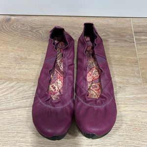 Plum Cushe flats